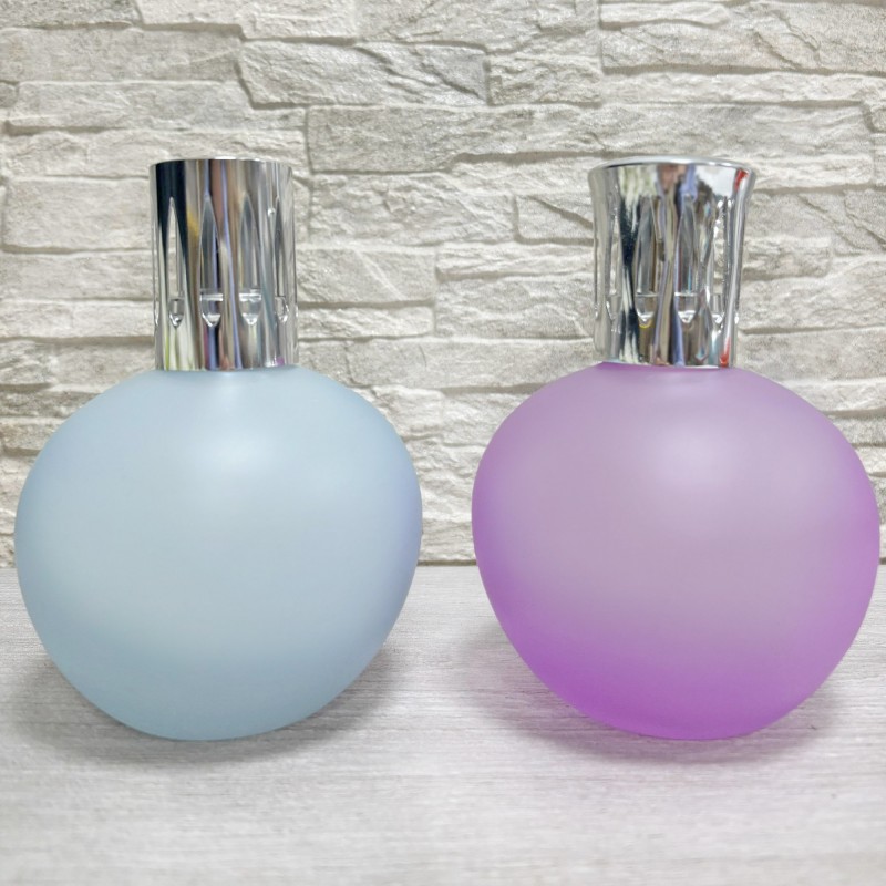 Lámparas catalíticas azul y fucsia mate para purificar el ambiente