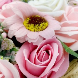 cesta flores de jabon en color rosa