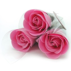 Rosas de color rosa con pétalos de jabón ideales para hacer un regalo original