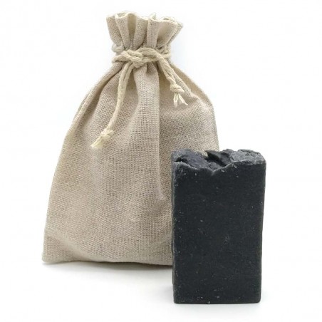 Jabón artesano de carbón activo, indicado para piel grasa y puntos negros presentado en bolsa de yute