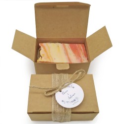 Jabón artesano de caléndula, preparado en caja kraft para regalar a tus invitados