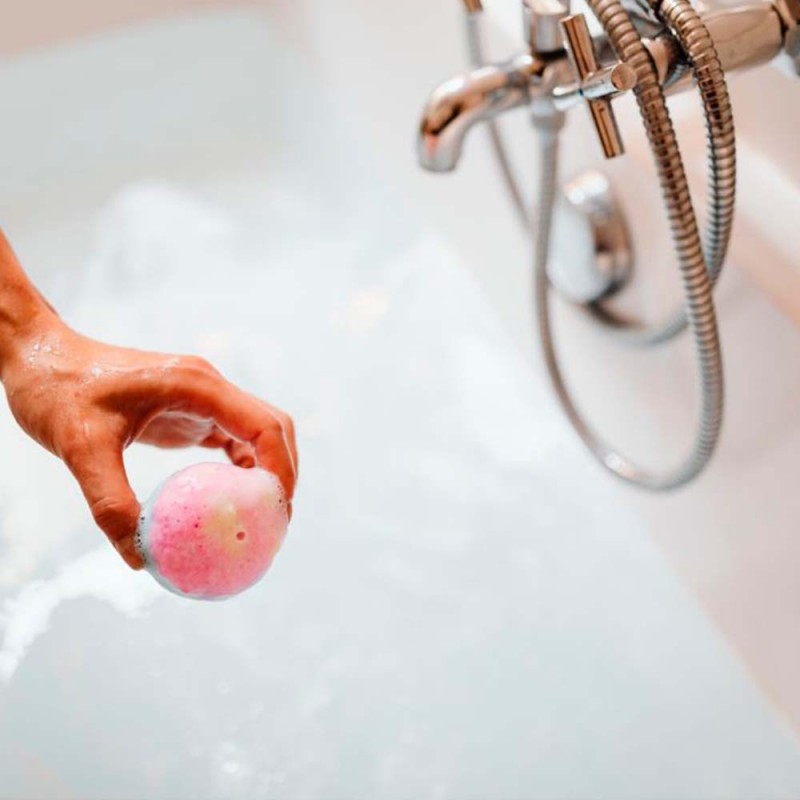 Bomba de baño efervescente, diferentes aromas y colores